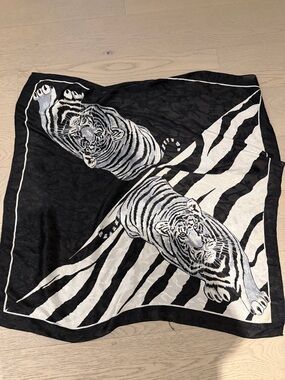Black & White Tiger Print Silk-Look Scarf